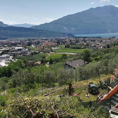 Lake & Castle View Apartment Riva del Garda Exterior photo
