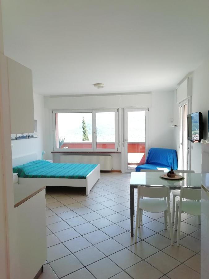 Lake & Castle View Apartment Riva del Garda Exterior photo