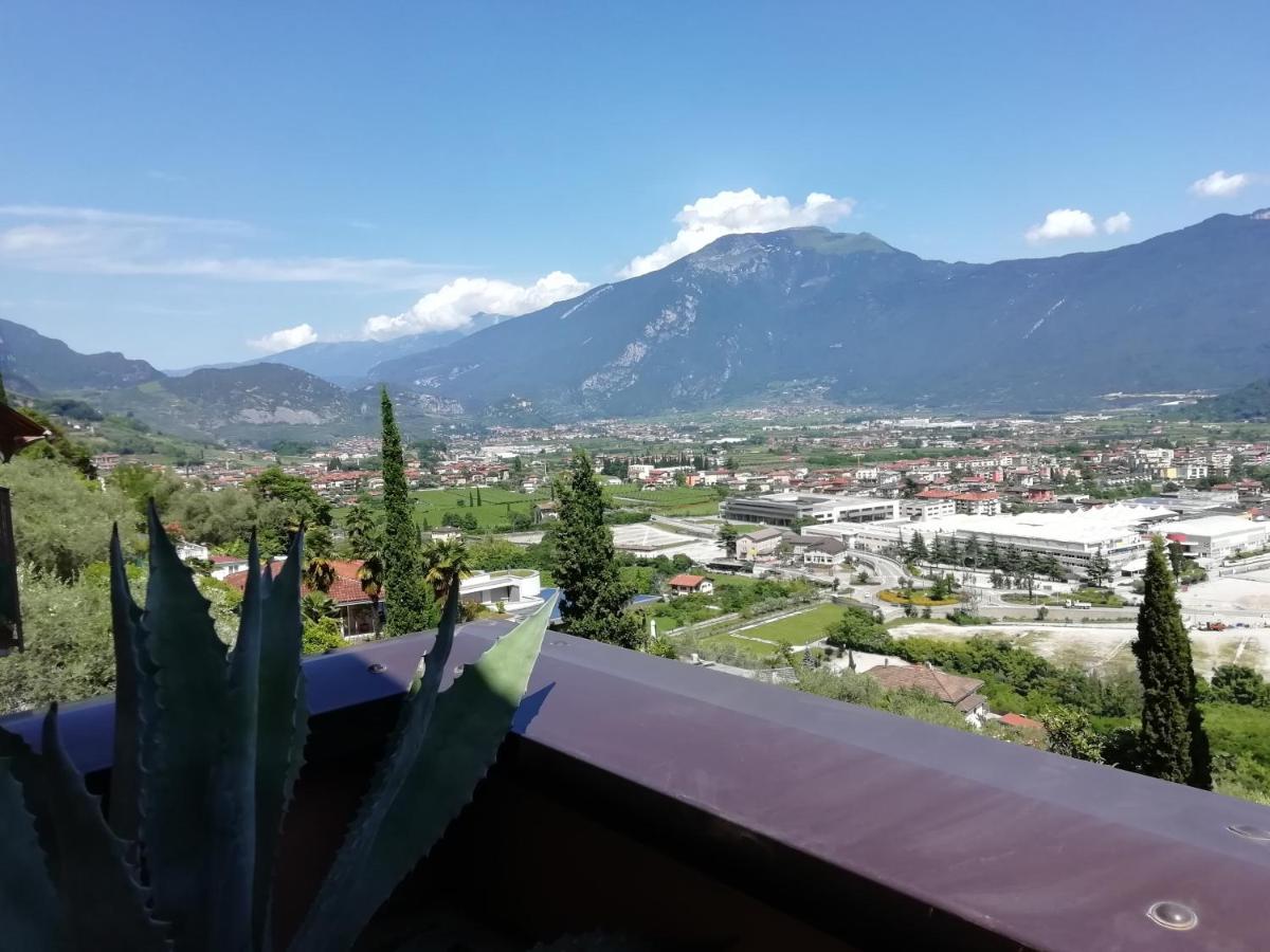 Lake & Castle View Apartment Riva del Garda Exterior photo