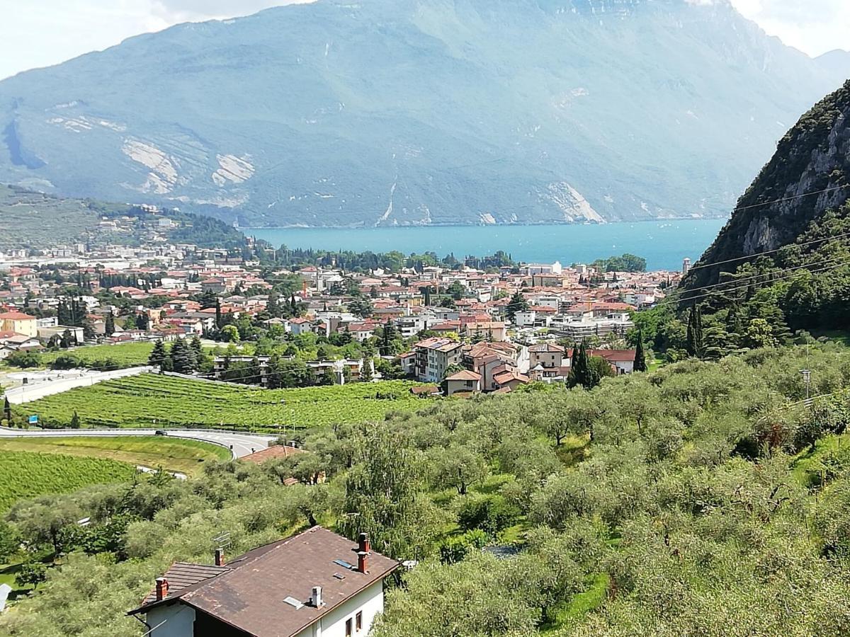 Lake & Castle View Apartment Riva del Garda Exterior photo