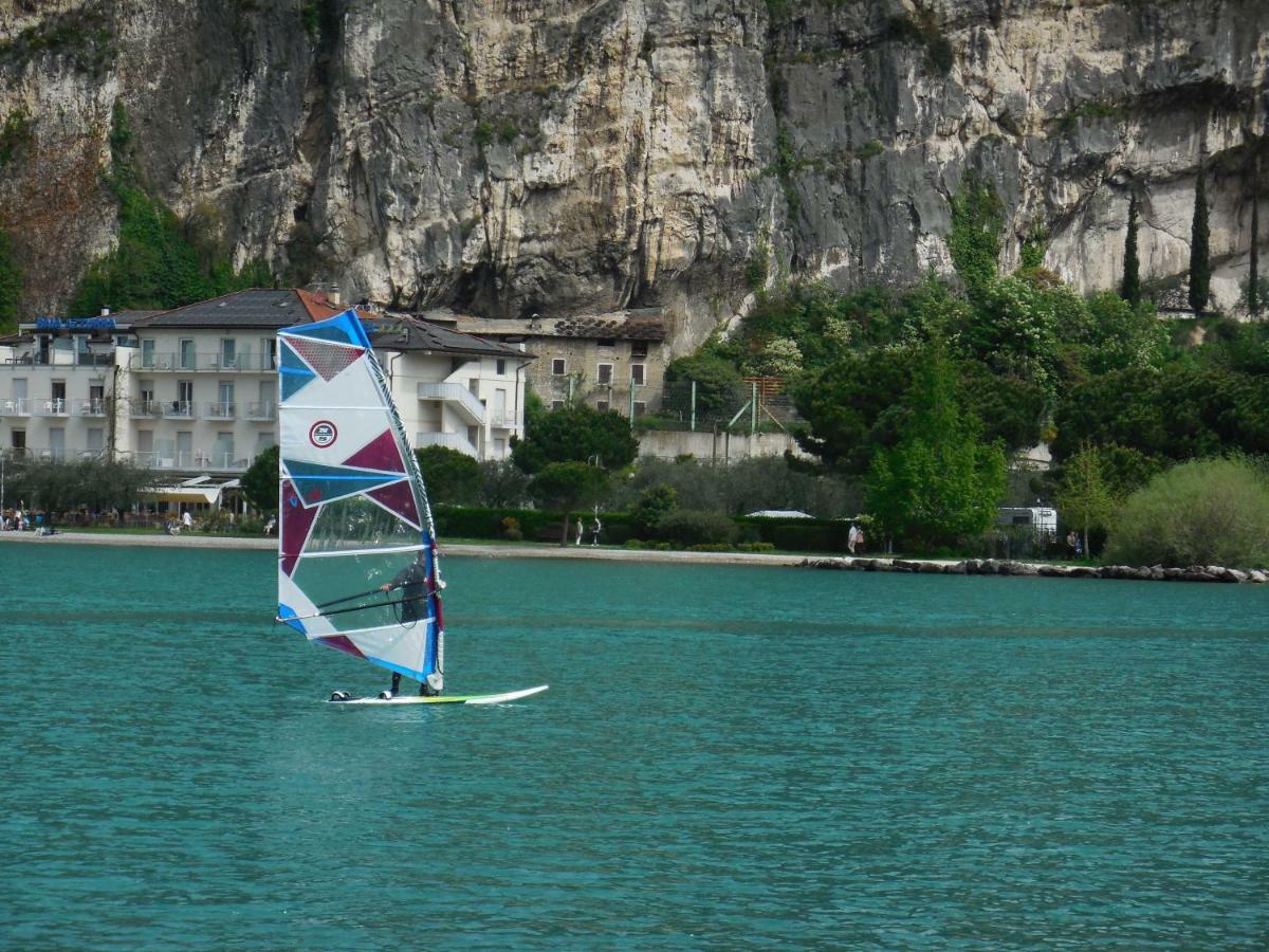 Lake & Castle View Apartment Riva del Garda Exterior photo