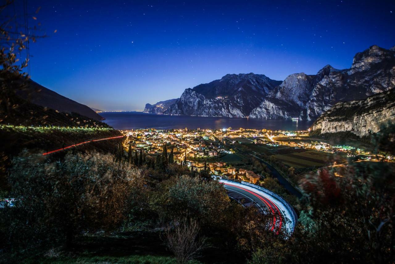 Lake & Castle View Apartment Riva del Garda Exterior photo